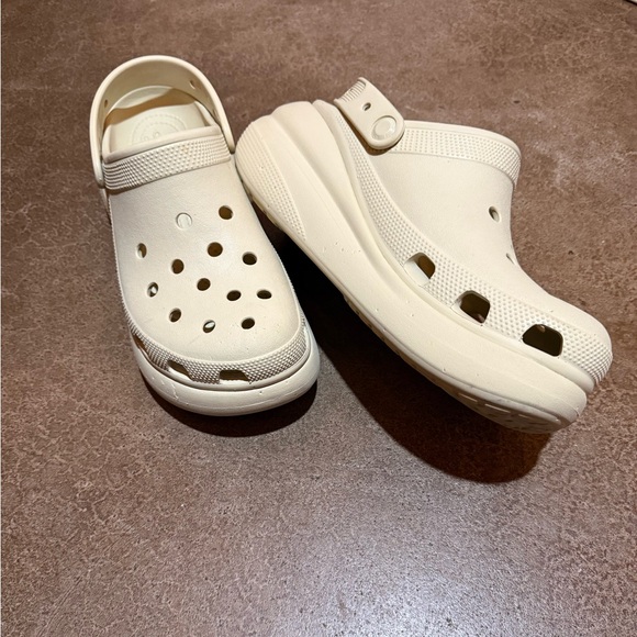 Crocs Iconic Platform Mules - Picture 4 of 5